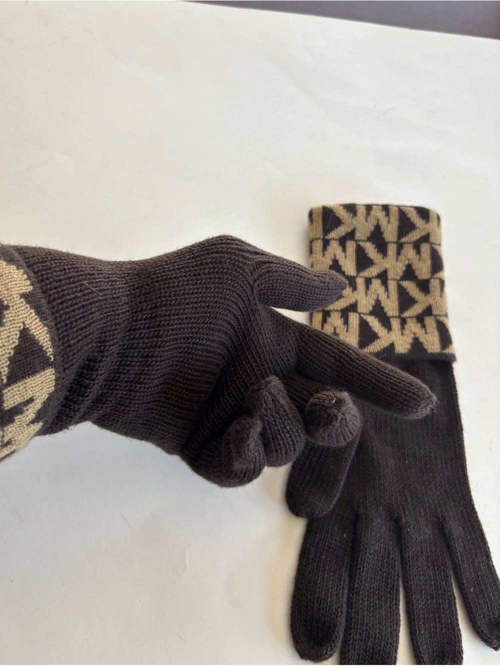 MK Gloves - Michael Kors Brown/Tan, Knit Gloves. One Size